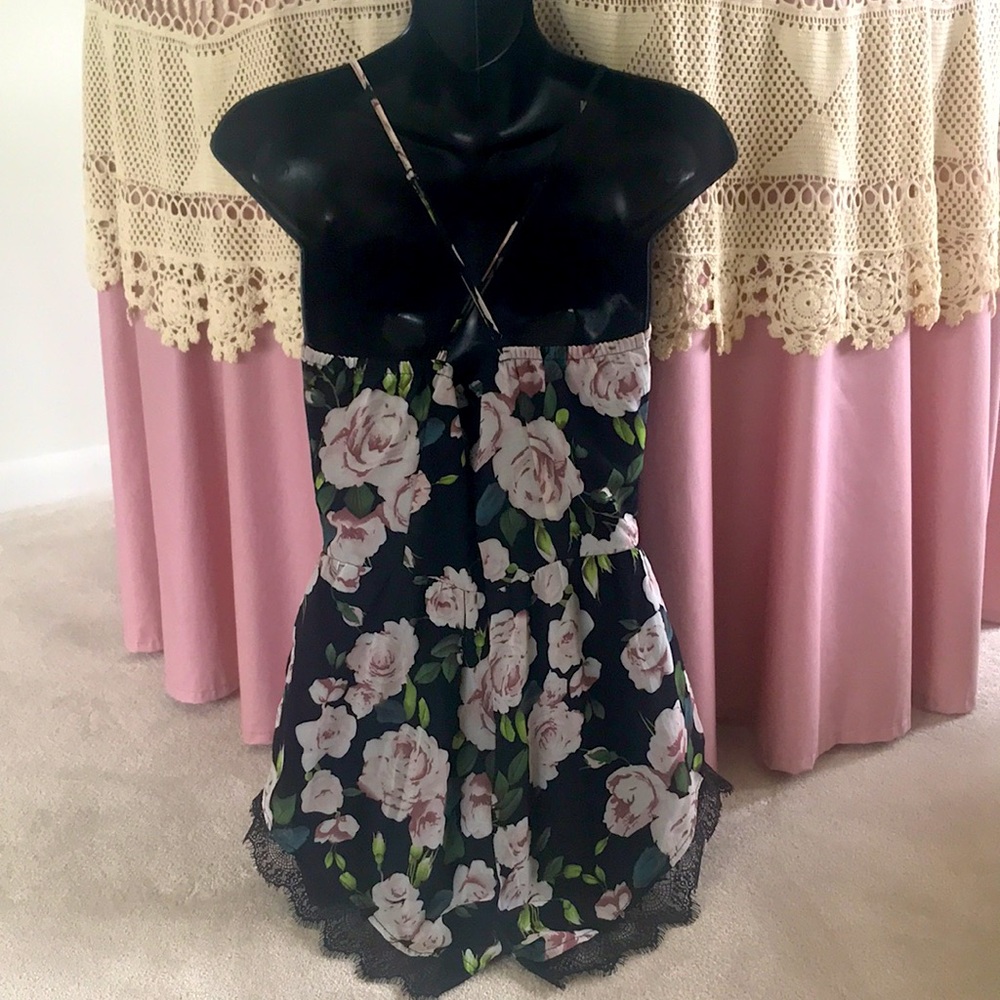 Pretty Roses Lounge Shorts Jumpsuit - Picture 15 of 17